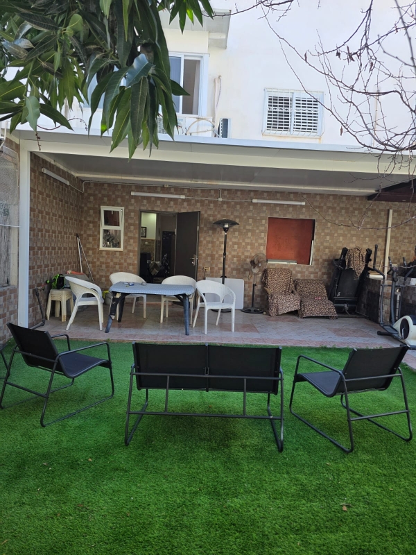 Коттедж в городе Ашкелон , рядом с озером