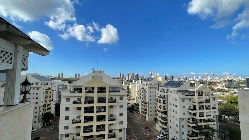 В аренду 5-комнатный дуплекс на Hartum St 34, Netanya за 8000 ₪