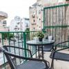 Посуточная аренда квартиры из 3 комнат с балконом в Тель-Авиве.