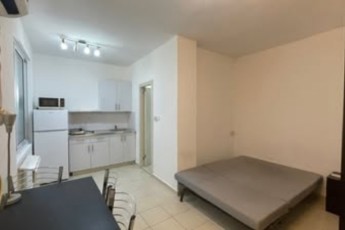 В аренду студия на Sha'ar HaGai St 14, Netanya за 3000 ₪