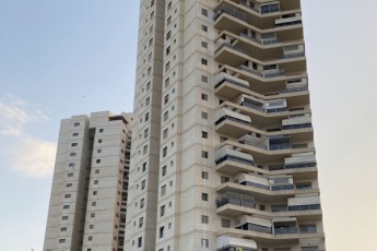 НА СЪЁМ. Просторная 5х комнатная квартира в центре города Беэр