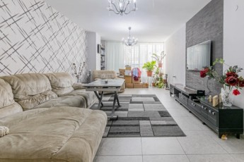 Квартира- продам 4 комнаты